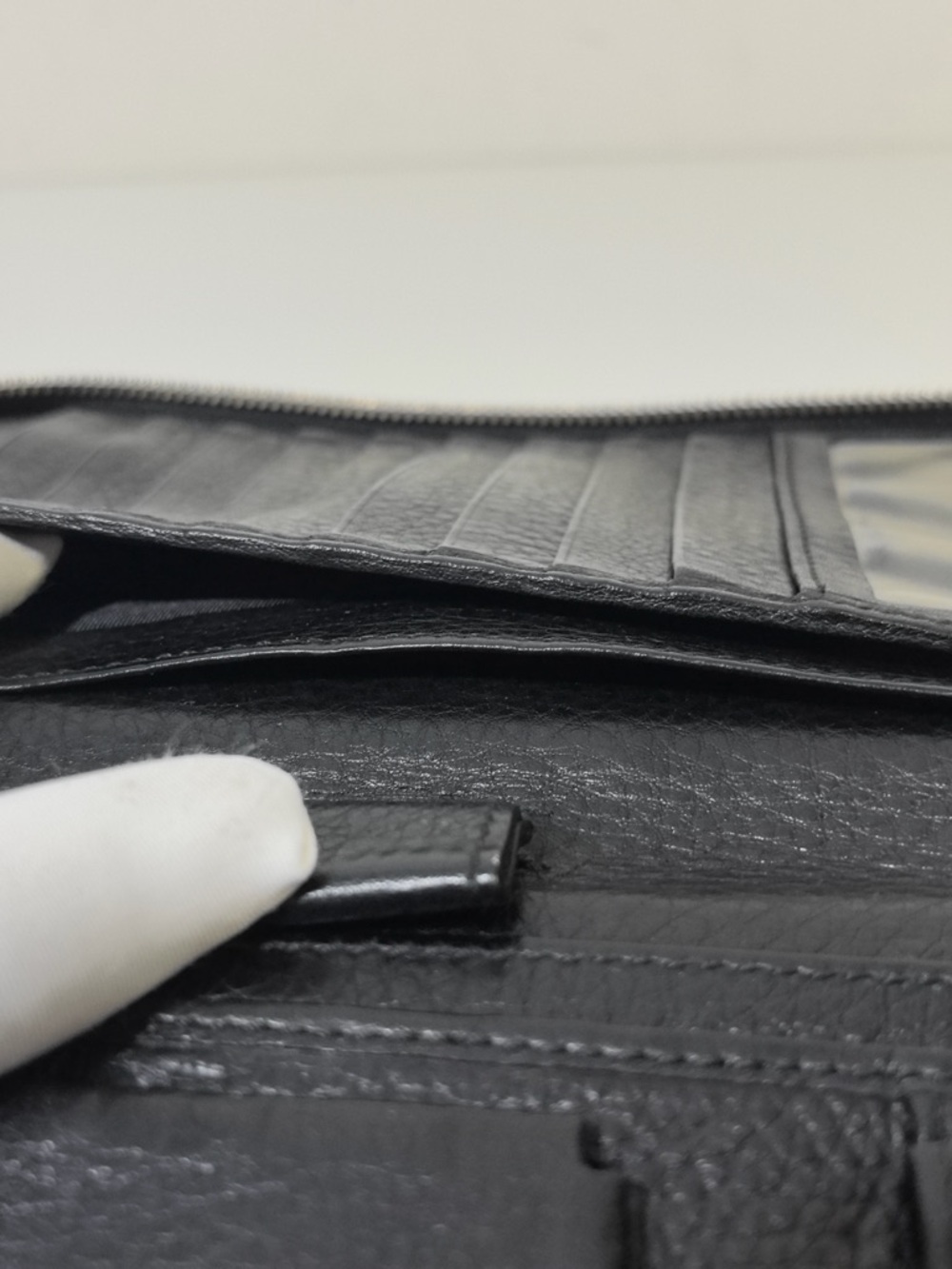 Gucci Black Leather Logo Toiletry Bag - Picture 8 of 11